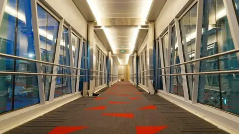 Iklan Bandara Sultan Aji Muhammad Sulaiman Sepinggan Balikpapan – Balikpapan, Kalimantan Timur