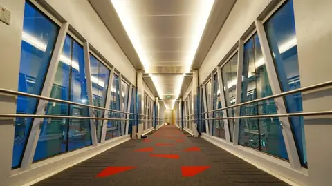 Iklan Statis Bandara Soekarno-Hatta Terminal 1 dan 2 – Tangerang, Banten (Jabodetabek)