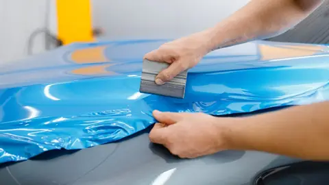 Branding Outlet: Papan Nama, Neon Box, dan Stiker Toko – Indonesia (survei lokasi sebelum produksi)