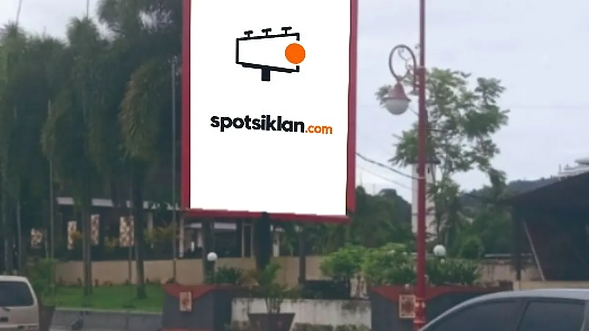 Baliho 6 × 4 m di Jl. Slamet Riyadi (Polsek Sirimau), Ambon, Maluku