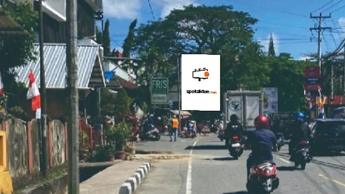 Baliho 4 × 6 m di Jl. Rijali (Area Bisnis Center, Arah Lapangan Merdeka), Ambon, Maluku