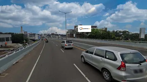 Billboard 5 × 10 m di Flyover Pasteur - Cihampelas (Sebrang Grandia Hotel) (Side B), Bandung, Jawa Barat