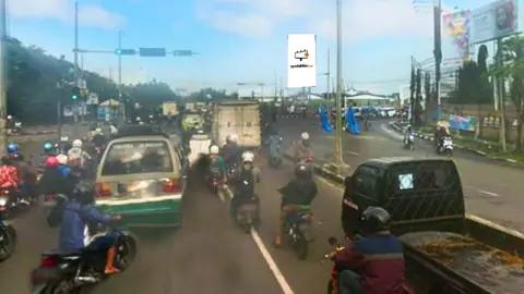 Billboard 5 × 10 m di Jl. Buah batu (Perempatan Jl. Sukarno hatta), Bandung, Jawa Barat