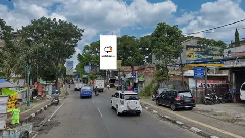 Billboard 5 × 10 m di Jl. Cihampelas (Pertigaan Lamping), Bandung, Jawa Barat