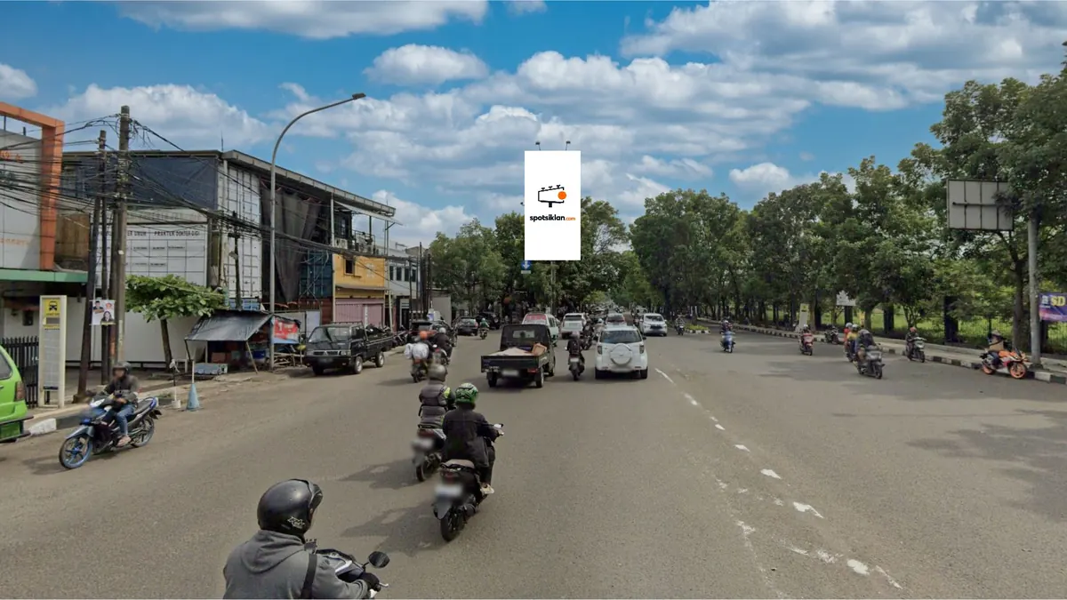 Billboard 5 × 10 m di Jl. Ibrahim Adjie, Kiara Artha Park (View Menuju Stasiun Kereta Api Kiaracondong), Bandung, Jawa Barat