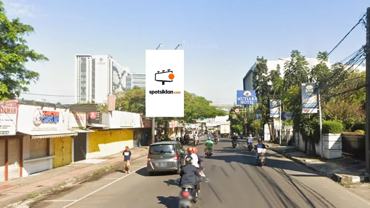 Billboard 4 × 6 m di Jl. Kebon Kawung, View menuju pasir kaliki, Bandung, Jawa Barat
