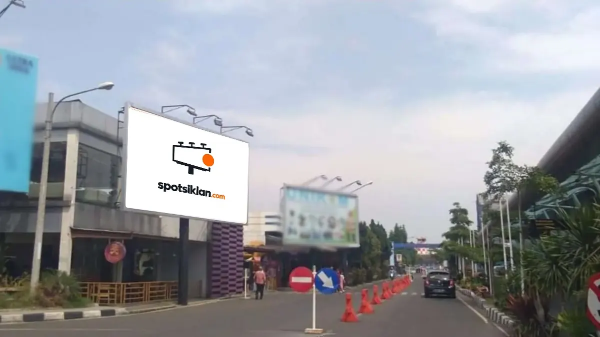 Billboard 4 × 8 m di Jl. Pajajaran (Bandara Husein Sastranegara) A, Bandung, Jawa Barat
