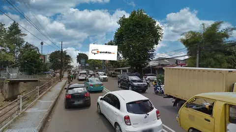 Billboard 4 × 8 m di Jl. Pasir Kaliki (View menuju Paskal 23 Mall), Kota Bandung, Jawa Barat