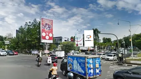Billboard 5 × 10 m di Jl. Pasteur - Surya Sumantri (menuju kampus MARANATHA), Bandung, Jawa Barat