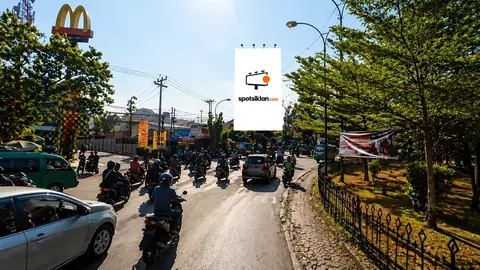 Billboard 4 × 8 m di Jl. Raya Cibiru – Bundaran Cibiru, Bandung, Jawa Barat