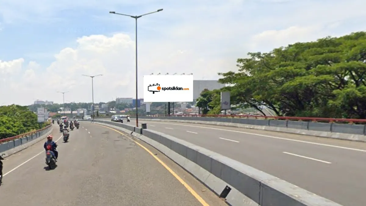 Billboard 6 × 12 m di Jl. Raya Pasteur - Kota Bandung, Jawa Barat