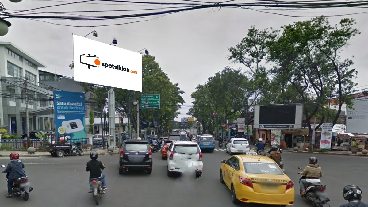 Billboard 5 × 10 m di Jl. RE Martadinata (XL Center), Bandung, Jawa Barat