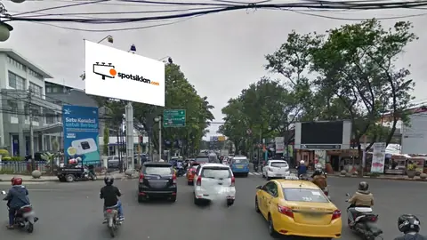 Billboard 5 × 10 m di Jl. RE Martadinata (XL Center), Bandung, Jawa Barat