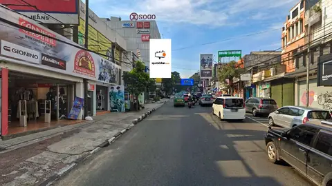 Billboard 5 × 10 m di Jl. Sukajadi (pintu masuk Mall PVJ Mall) Kota Bandung, Jawa Barat