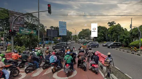 Billboard 4 × 8 m di Jl. AH. Yani - Jl. RE. Martadinata (Laswi), Kota Bandung, Jawa Barat