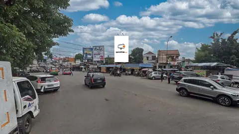 Billboard 4 × 8 m di Jl. Dipatiukur (Depan Kampus UNPAD), Kota Bandung, Jawa Barat