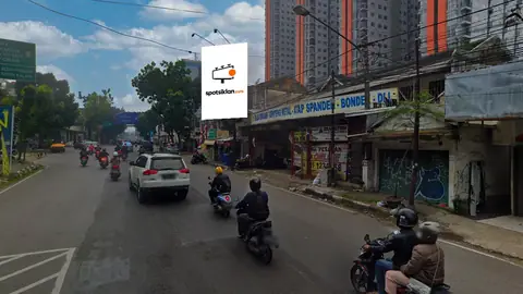 Billboard 4 × 6 m di Jl. Karapitan, Kota Bandung, Jawa Barat
