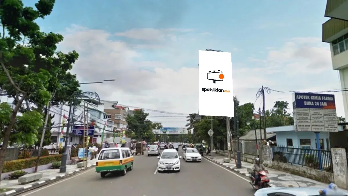Billboard 4 × 8 m di Jl. RE. Martadinata - Jl. Merdeka (RS. Sariningsih), Bandung, Jawa Barat