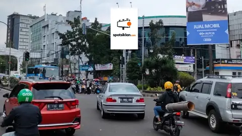 Billboard 4 × 6 m di Jl. Riau - Ahmad Yani (dekat Stadion Persib Sidolig), Bandung, Jawa Barat