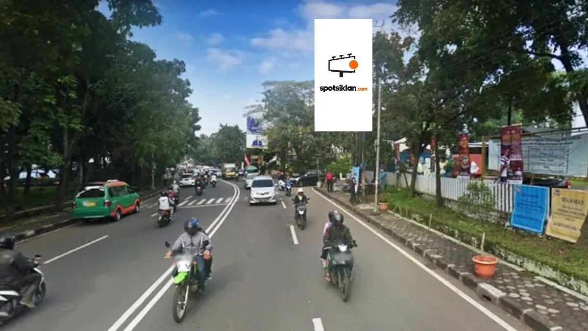 Billboard 4 × 8 m di Jl. Surapati Depan Pascasarjana Universitas Sangga Buana YPKP, Bandung, Jawa Barat