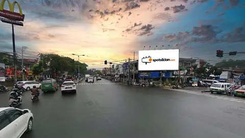Billboard 5 × 10 m di Simpang Dago (Seberang McDonald's), Bandung, Jawa Barat