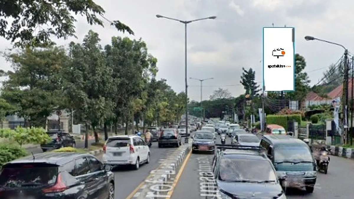 Billboard 10 × 5 m di Dari arah Jl. Surapati, Bandung, Jawa Barat