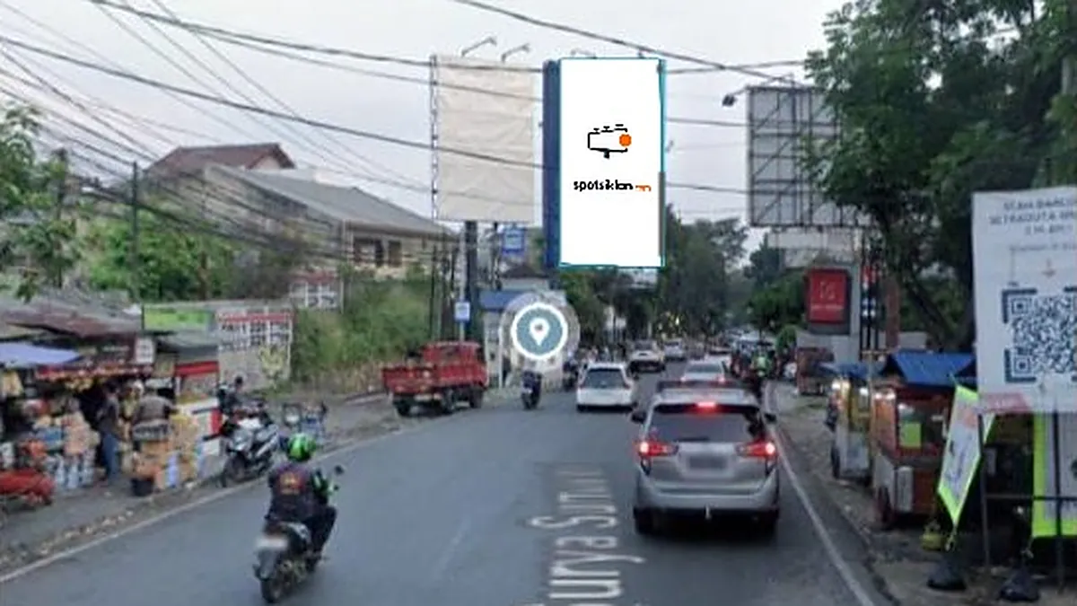 Billboard 10 × 5 m di Jl. Setrasari (Dari Suryasumantri menuju Pasteur), Bandung, Jawa Barat