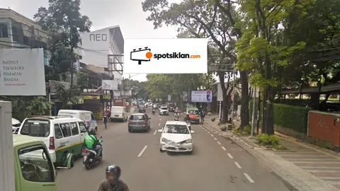 Bando Jalan 4 × 8 m di Jl. Dipati Ukur - Bandung, Jawa Barat