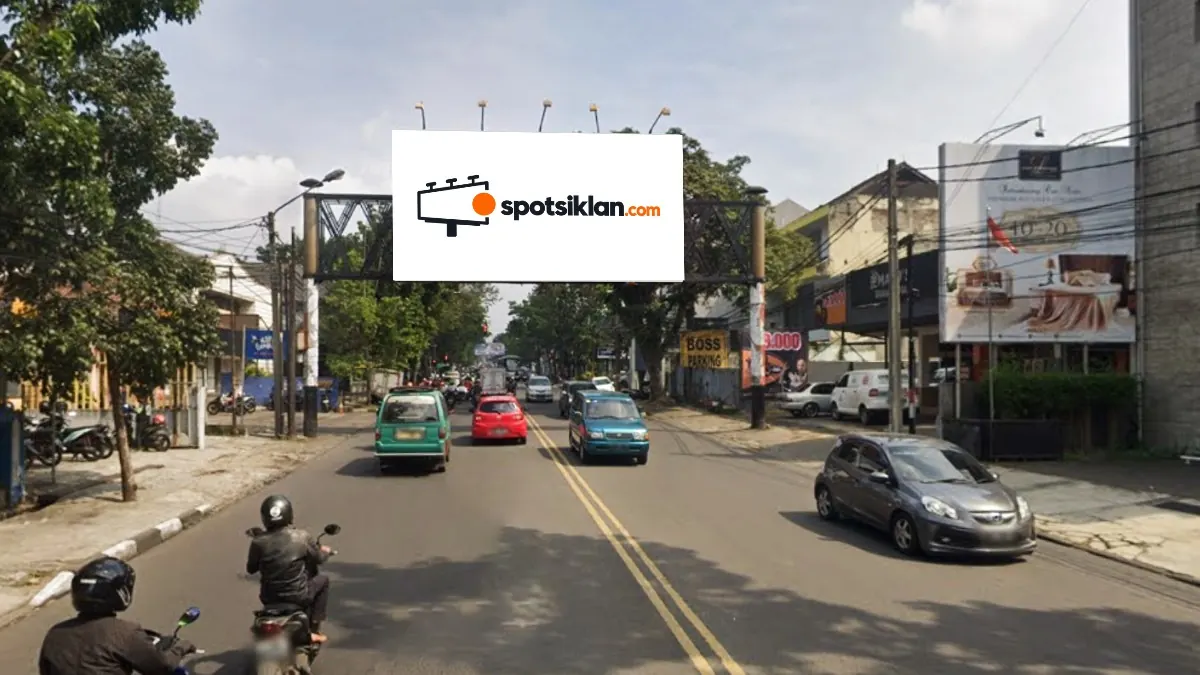 Bando Jalan 4 × 8 m di Jl. Pasirkaliki - Istana Plaza, Bandung, Jawa Barat