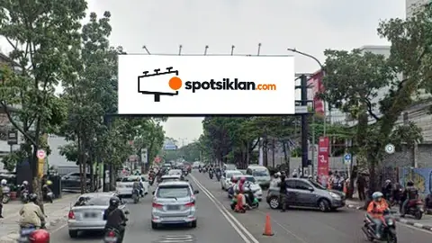 Bando Jalan 12 × 4 m di Jl. Buah Batu Menuju Ke Arah Jl. BKR, Bandung, Jawa Barat