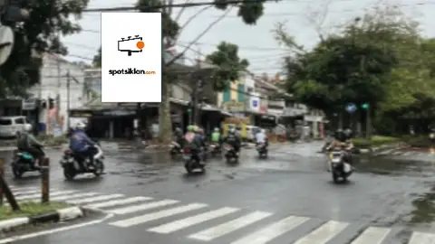 Baliho 6 × 4 m di Jl. Sadakeling (Perempatan Sadakeling), Bandung, Jawa Barat