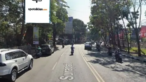 Baliho 4 × 6 m di Dari Jl. Surapati menuju Jl. Phh Mustofa, Bandung, Jawa Barat