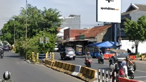 Baliho 4 × 6 m di Jl. Leuwi Panjang (Depan Terminal Bis Leuwipanjang, Arah Jl. Soetta), Bandung, Jawa Barat