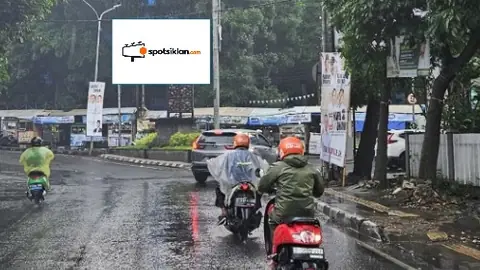 Baliho 4 × 6 m di Jl. Karapitan (Dekat Kampus UNLA), Bandung, Jawa Barat