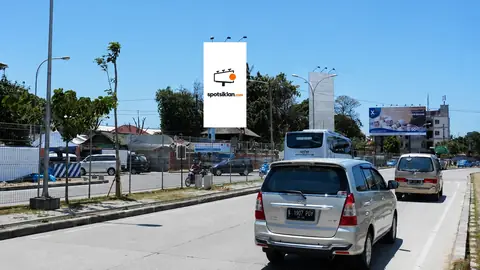 Billboard 5 × 10 m di Bali Gate Bandara Ngurah Rai Harrys, Badung