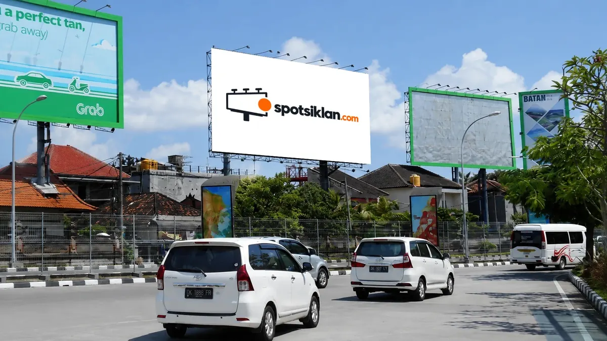 Billboard 8 × 16 m di Bali Gate Bandara Ngurah Rai Marajan, Badung