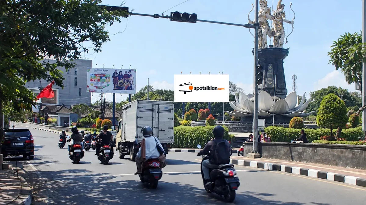 Billboard 5 × 10 m di Bundaran Jl. Uluwatu Bali, Badung