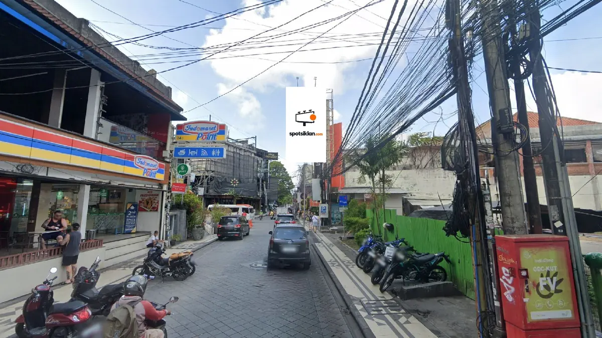 Billboard 4 × 8 m di Jl. Legian, Kuta Badung (Depan Monumen Bom Bali)