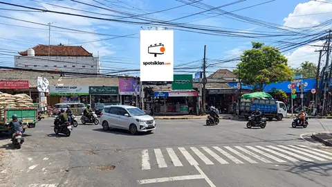 Billboard 4 × 6 m di Pertigaan Jl. Raya Uluwatu - Kampus Poltek, Badung, Bali