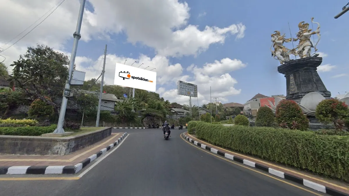 Billboard 6 × 12 m di Simpang Uluwatu, Badung (Patung Nakula Sahadewa), Bali