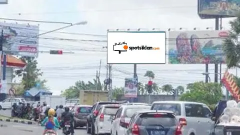 Billboard 6 × 12 m di Perempatan Jl. Sunset Road - Jl. Nakula, Badung, Bali