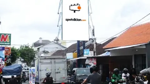 Billboard 8 × 4 m di Jl. Raya Canggu (Dari Jl. Canggu menuju Jl. Padonan), Badung, Bali