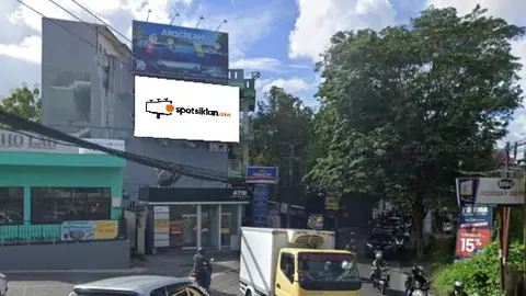 Billboard 8 × 4 m di Jl. Raya Canggu (Menuju Mie Gacoan Canggu), Badung, Bali