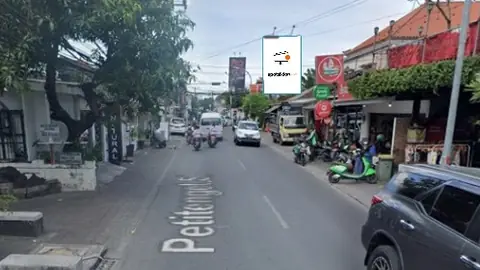 Baliho 6 × 4 m di Jl. Petitenget (Area Pasar Taman Sari, Hadap Timur), Badung, Bali