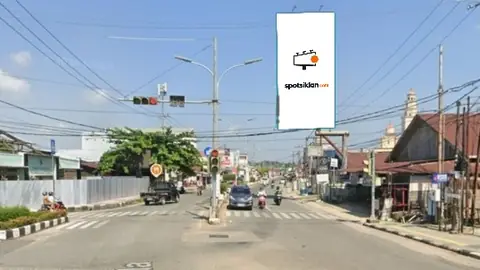 Billboard 5 × 10 m di Pertigaan Lampu Merah Jl. Pemuda, Berau, Kalimantan Timur
