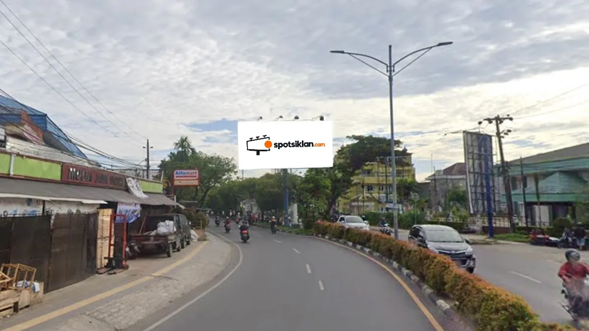 Billboard 5 × 10 m di Jl. Hasan Basri depan Gedung wanita, Banjarmasin, Kalimantan Selatan