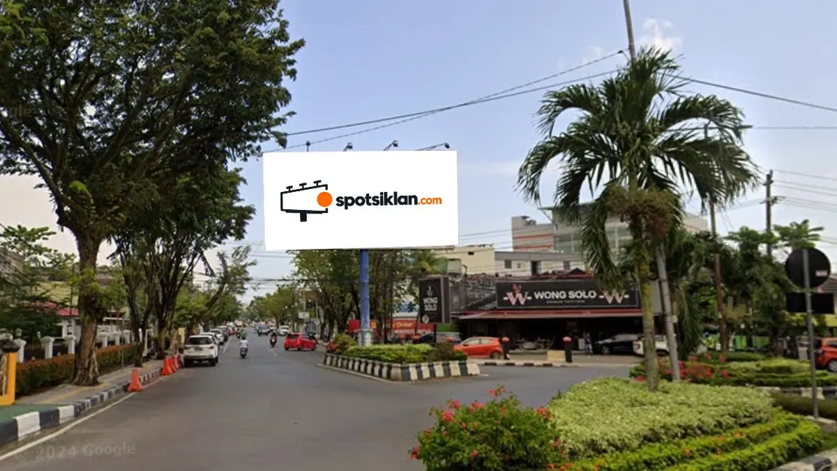 Billboard 5 × 10 m di Jl. MT Haryono (depan Rumah dinas Kapolda & mesjid Sabilal), Banjarmasin, Kalimantan Selatan