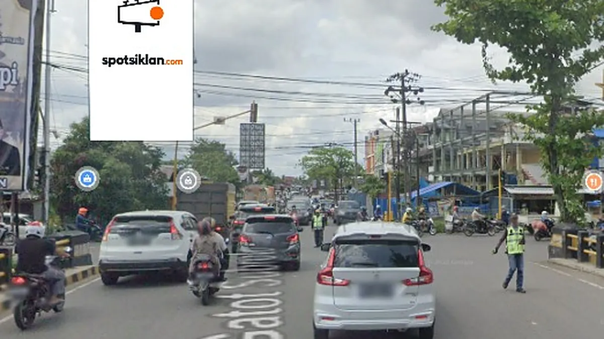Billboard 10 × 5 m di Jl. Veteran (arah ke Kayutangi), Banjarmasin, Kalimantan Selatan