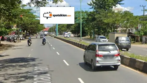 Bando Jalan 6 × 12 m di Jl. Jend Ahmad Yani KM 10 (Arah Pusat Kota Banjarmasin), Kalimantan Selatan