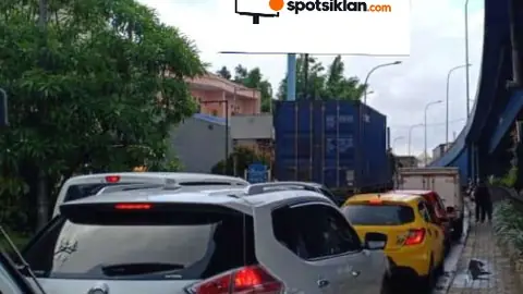 Billboard 5 × 10 m di Jl. Raya Industri (Area Flyover Cikarang Cibarusah), Kabupaten Bekasi, Jawa Barat